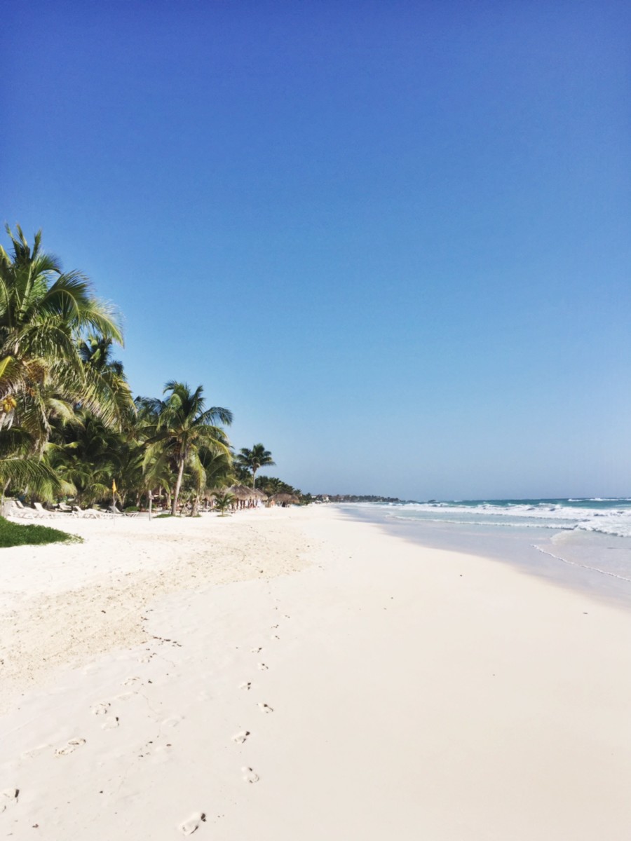 footprints-on-the-beach-tulum